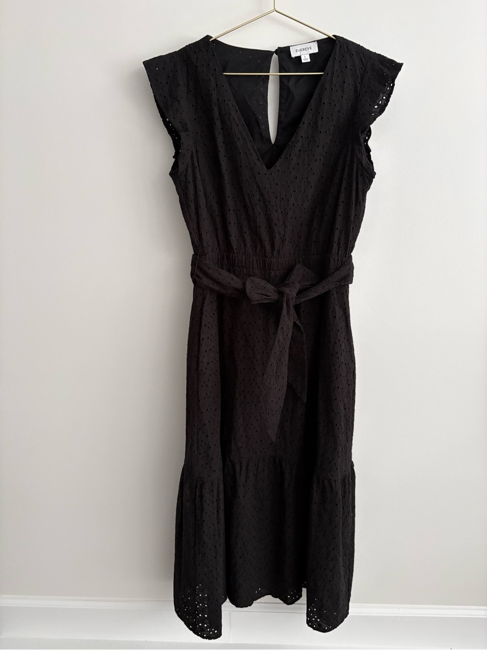 Evereve Elora Eyelet Midi Dress in Black Tie Waist Brunch Church Tiered Size L